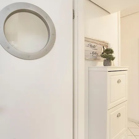 Haus Vier Jahreszeiten Captains Koje Appartement *